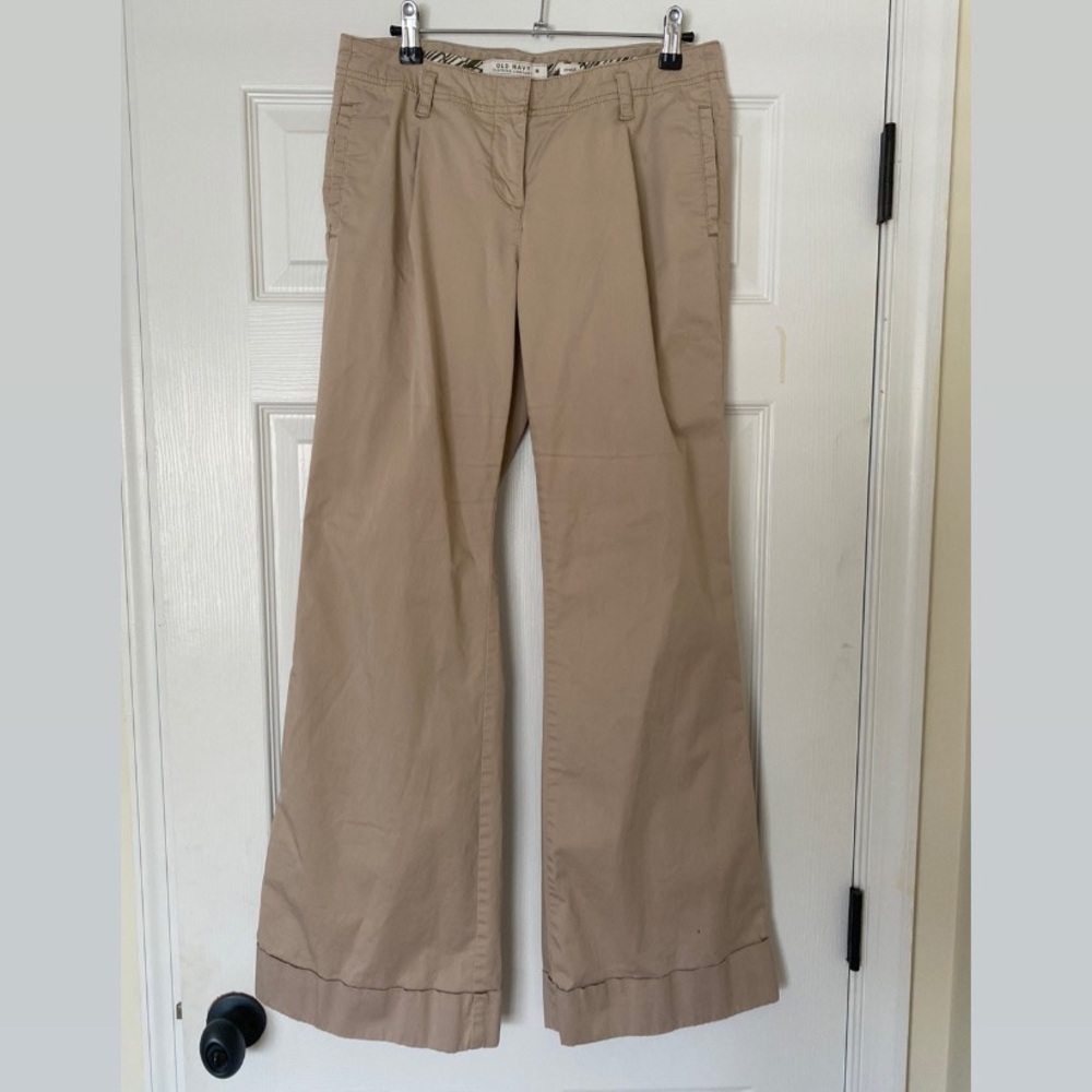 khaki pants